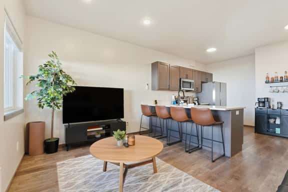 Coffee-Bar Townhome · En-Suites · Garage - Image 1
