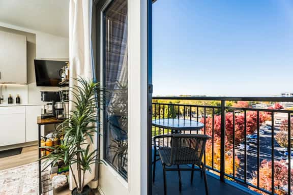Hot Tub, King Bed, Coffee Bar, Balcony - Image 1