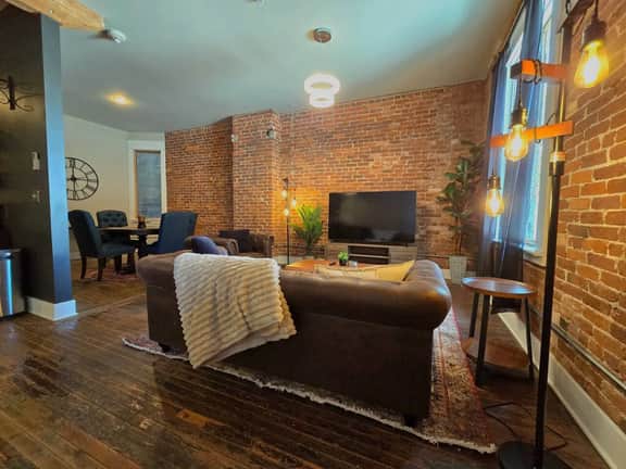 Historic, King Bed, Free Parking - Image 2
