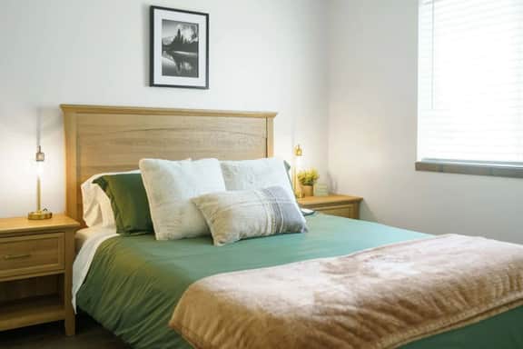 Coffee-Bar Townhome · En-Suites · Guest Favorite - Image 4