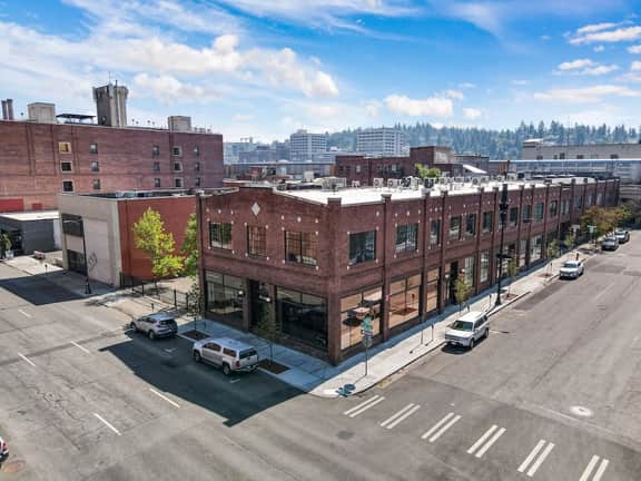 Historic · King Bed · Free Parking - Image 4
