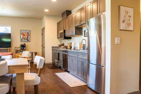 2BR · Free Parking · Gym · In-Unit Laundry - Image 4