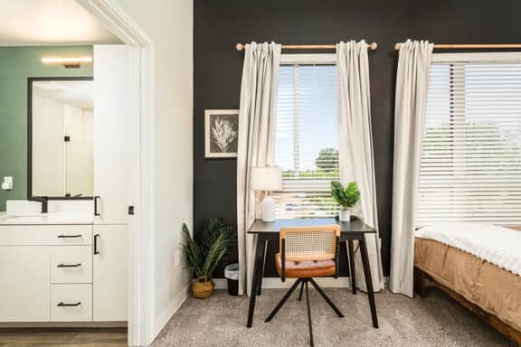 2BR · Hot Tub · Walk to Downtown - Image 5